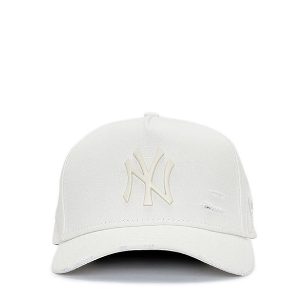 9FORTY A-Frame Damage Matt Badge New York Yankees Unisex Caps - Chrome White