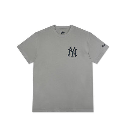 Ss Tee Ss26 Essential  New York Yankees Men's T-Shirt - Pebble