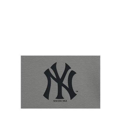 Ss Tee Ss26 Essential  New York Yankees Men's T-Shirt - Pebble