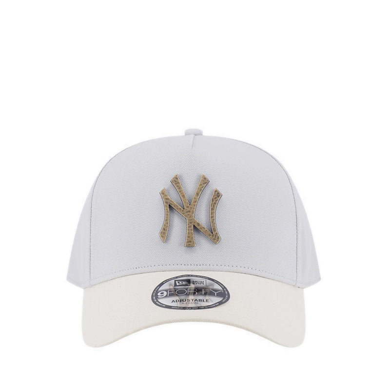 9FORTY A-Frame Hammered Metal Bagde New York Yankees Men's Caps - Silver Snow
