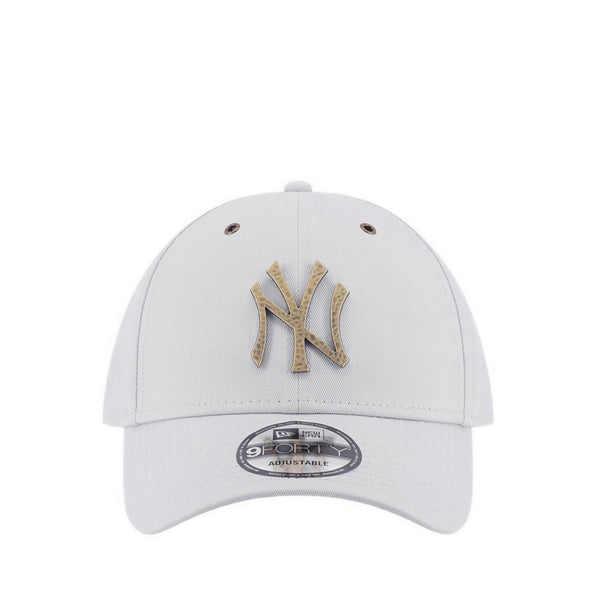 9FORTY Hammered Metal Bagde New York Yankees Men's Caps - Silver Snow