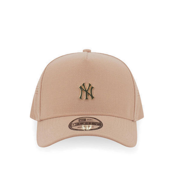 9Fortyaf Medium Metal Badge New York Yankees Men's Caps - Tan