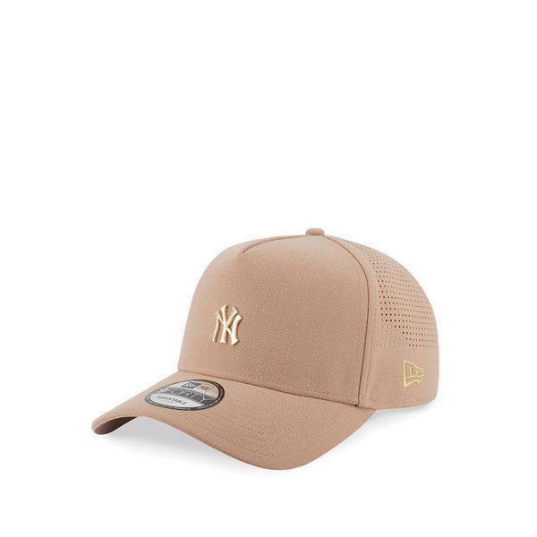 9Fortyaf Medium Metal Badge New York Yankees Men's Caps - Tan