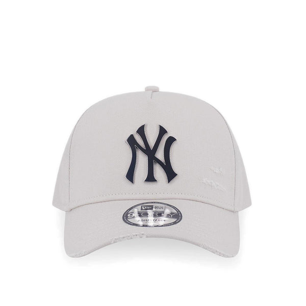9Fortyaf Damage Metal Badge New York Yankees Men's Caps - Ivory