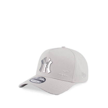 9Fortyaf Damage Metal Badge New York Yankees Men's Caps - Ivory