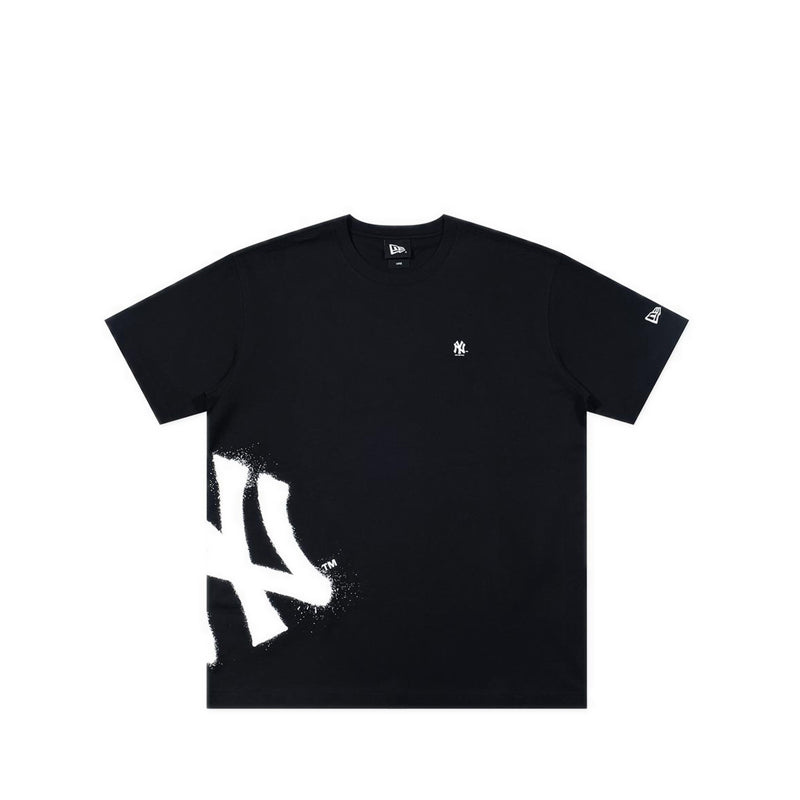 Ss Tee Ne Basic Spray Paint New York Yankees Men's T-Shirt - Black